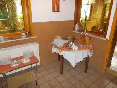Ein Restaurant oder anderes Speiselokal in der Unterkunft Wiedaer Hütte