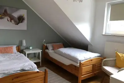 Ein Bett oder Betten in einem Zimmer der Unterkunft Ferienwohnung Harzglueck auf 2 Etagen mit grossem SW-Balkon