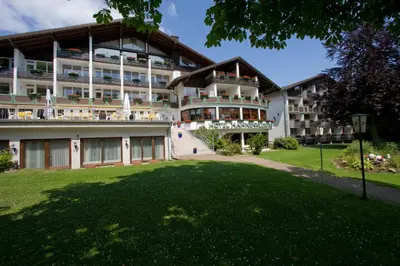 Ein Garten an der Unterkunft Hotel Hahnenkleer Hof
