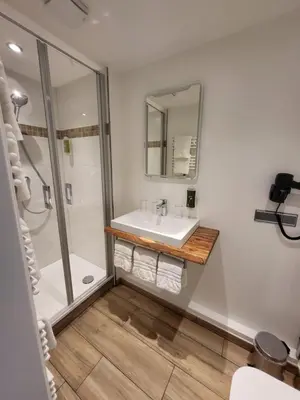 Ein Badezimmer in der Unterkunft Hotel Waldrausch