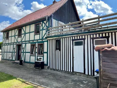 Das Gebäude in dem sich die Ferienwohnung befindet