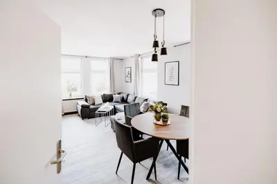 Ein Sitzbereich in der Unterkunft Ferienwohnung Waldgasthaus Armeleuteberg