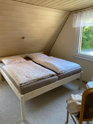 Ein Bett oder Betten in einem Zimmer der Unterkunft Ferienwohnung Meilerplatz – Familienfreundliche Ferienwohnung für max. 4 Personen in Bad Lauterberg am Harz