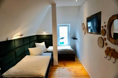 Ein Bett oder Betten in einem Zimmer der Unterkunft FeWo26 im Sagenharz - stilvolles Family-Apartment, 2 SZ, Klimaanlage, WLAN, Netflix & Free Parking