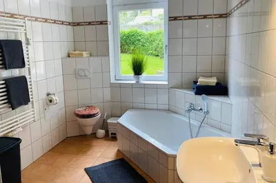 Ein Badezimmer in der Unterkunft TraumFeWo Palais #Innenstadt #Garten #Netflix von Harztraveler