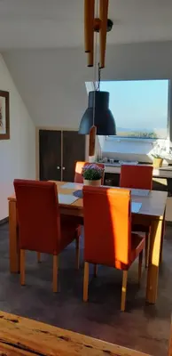 Ein Sitzbereich in der Unterkunft Ferienwohnung Harzer Wolf in Goslar/Sudmerberg