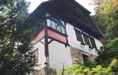 Das Gebäude in dem sich das Ferienhaus befindet