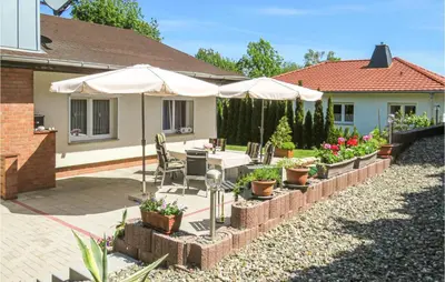 Das Gebäude in dem sich das Ferienhaus befindet