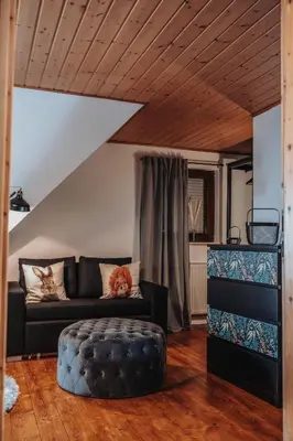 Ein Sitzbereich in der Unterkunft Hütte54