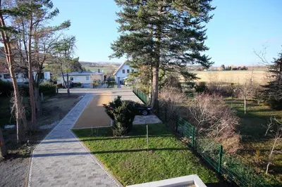 Ein Garten an der Unterkunft Ferienhaus im Obstgarten