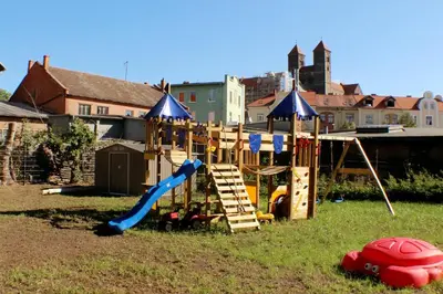 Ein Kinderspielbereich in der Unterkunft Ferienwohnungen Rittergasse