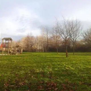 Ein Garten an der Unterkunft Ferienwohnung Heidebreite