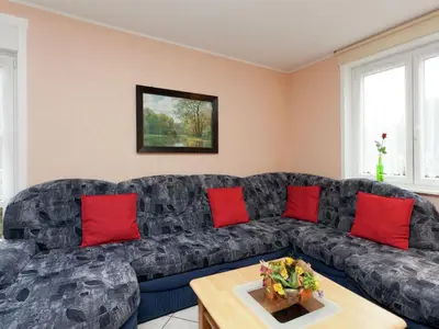 Ein Sitzbereich in der Unterkunft Ferienhaus mit Wellnessbereich in Elend