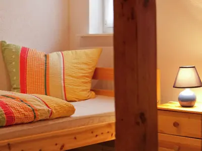 Ein Bett oder Betten in einem Zimmer der Unterkunft Ferienhaus mit Wellnessbereich in Elend