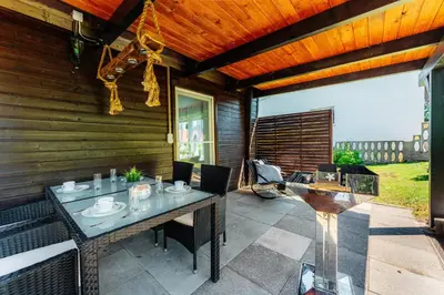 Ein Balkon oder eine Terrasse in der Unterkunft Ferienhaus Peggy mit Klimaanlage in den Bergen