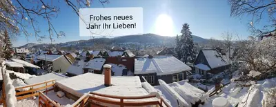 Ein allgemeiner Bergblick oder ein Berglick von des Ferienhauses aus