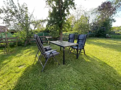 Ein Garten an der Unterkunft Ferienwohnung Holzwurm