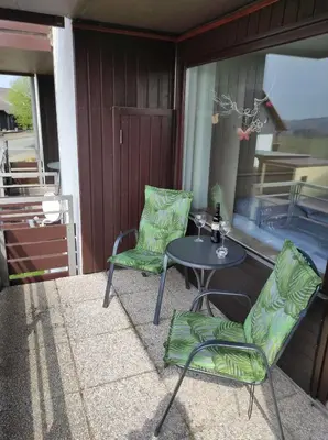 Ein Sitzbereich in der Unterkunft Ferienwohnung Hangblick