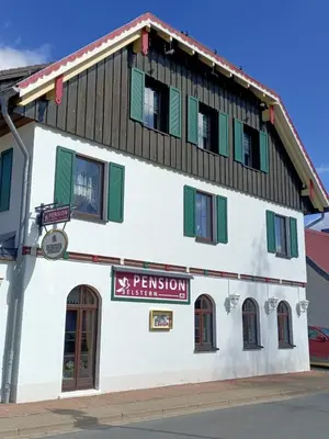 Das Gebäude in dem sich die Pension befindet