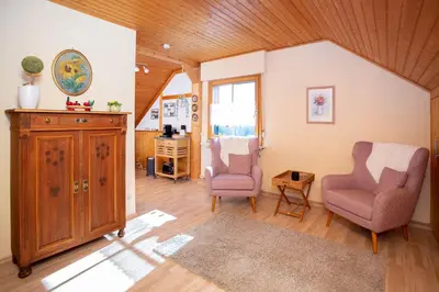 Ein Sitzbereich in der Unterkunft Ferienwohnung Anemone mit Bergblick