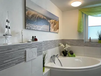 Ein Badezimmer in der Unterkunft Ferienhaus BellaVita - mit großem eingezäuntem Garten - Infrarotsauna - 3 Hunde willkommen - Badesee 800m entfernt