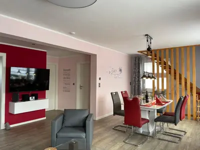 Ein Sitzbereich in der Unterkunft Ferienhaus BellaVita - mit großem eingezäuntem Garten - Infrarotsauna - 3 Hunde willkommen - Badesee 800m entfernt