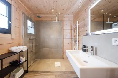 Ein Badezimmer in der Unterkunft Bergwaldchalets Wellness