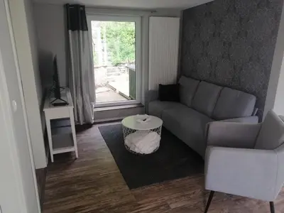 Ein Sitzbereich in der Unterkunft Ferienwohnung Am Stadtwald