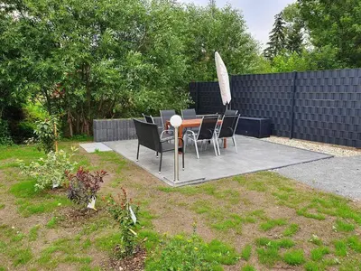 Ein Garten an der Unterkunft Ferienwohnung Am Bahnhof