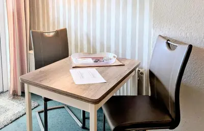 Ein Sitzbereich in der Unterkunft Haus Sabine - Familienzimmer 1