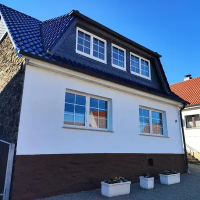 Das Gebäude in dem sich das Ferienhaus befindet
