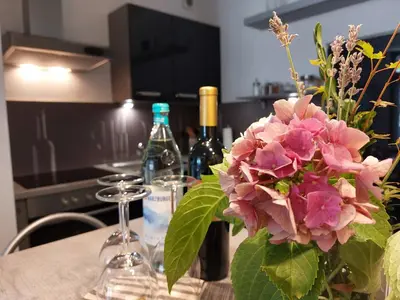 Getränke in der Unterkunft Ferienwohnung Domicile chic mit Schwimmbad und Saunanutzung