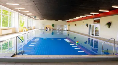 Der Swimmingpool an oder in der Nähe von Manhattan 516 mit Schwimmbad