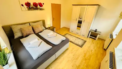 Ein Bett oder Betten in einem Zimmer der Unterkunft FeWo gemütliche Residenz mit Holzofen-Sauna von Harztraveler