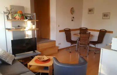 Ein Sitzbereich in der Unterkunft Ferienwohnung Nichau