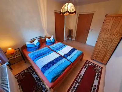 Ein Bett oder Betten in einem Zimmer der Unterkunft Ferienwohnungen Königshof