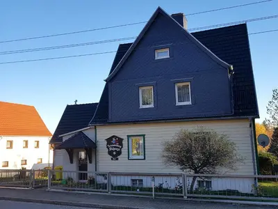 Das Gebäude in dem sich die Ferienwohnung befindet