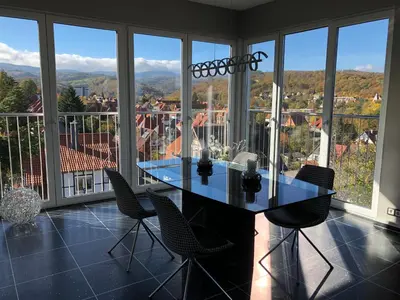 Ein allgemeiner Bergblick oder ein Berglick von der Ferienwohnung aus