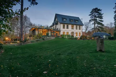 Ein Garten an der Unterkunft Villa Ottilienruh - Spitzweg-Suite
