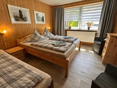 Ein Sitzbereich in der Unterkunft Christels Ferienwohnung 1 in Thale mit Sonnenterrasse und Grill