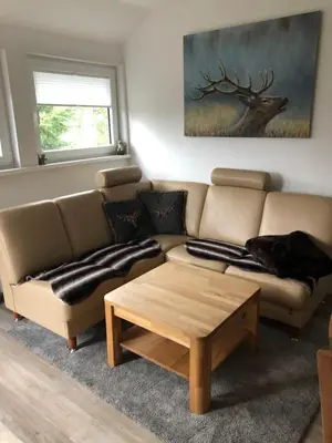 Ein Sitzbereich in der Unterkunft Ferienwohnung Eichhörnchenkobel
