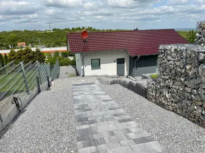 Das Gebäude in dem sich das Ferienhaus befindet