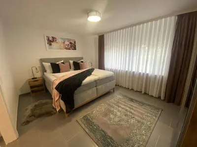 Ein Bett oder Betten in einem Zimmer der Unterkunft Ferienwohnungen Univers A&B