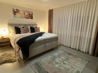 Ein Bett oder Betten in einem Zimmer der Unterkunft Ferienwohnungen Univers A&B