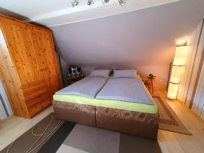 Ein Bett oder Betten in einem Zimmer der Unterkunft Ferienwohnung Kopp
