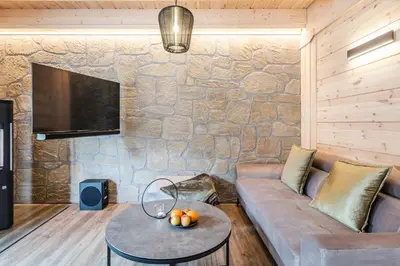 Ein Sitzbereich in der Unterkunft Bergwaldchalet Komfort