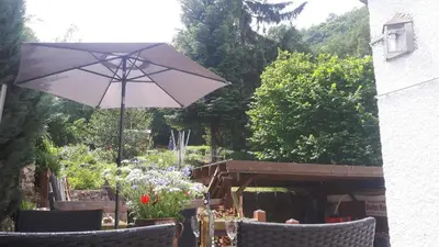 Ein Garten an der Unterkunft Ferienwohnung Kasten