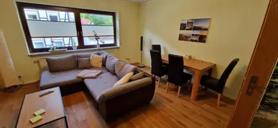 Ein Sitzbereich in der Unterkunft Ferienwohnung in zentraler Lage und Kurparknähe