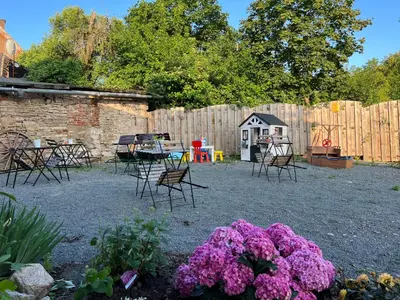 Ein Garten an der Unterkunft Landhaus Pusteblume